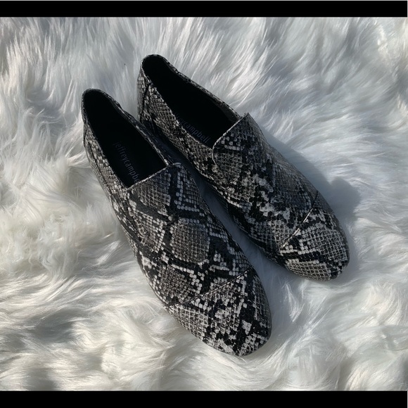 ⚜️NEW Jeffrey Campbell Snakeskin Booties, Size 8⚜️ - Picture 3 of 7